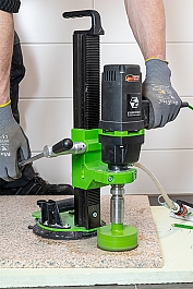 Использование дрели для мокрого алмазного сверления Eibenstock EFB 125 P Использование дрели для мокрого алмазного сверления Eibenstock EFB 125 P